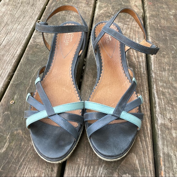 Clarks Artisan Open Toe Wedge Sandal - Picture 1 of 6
